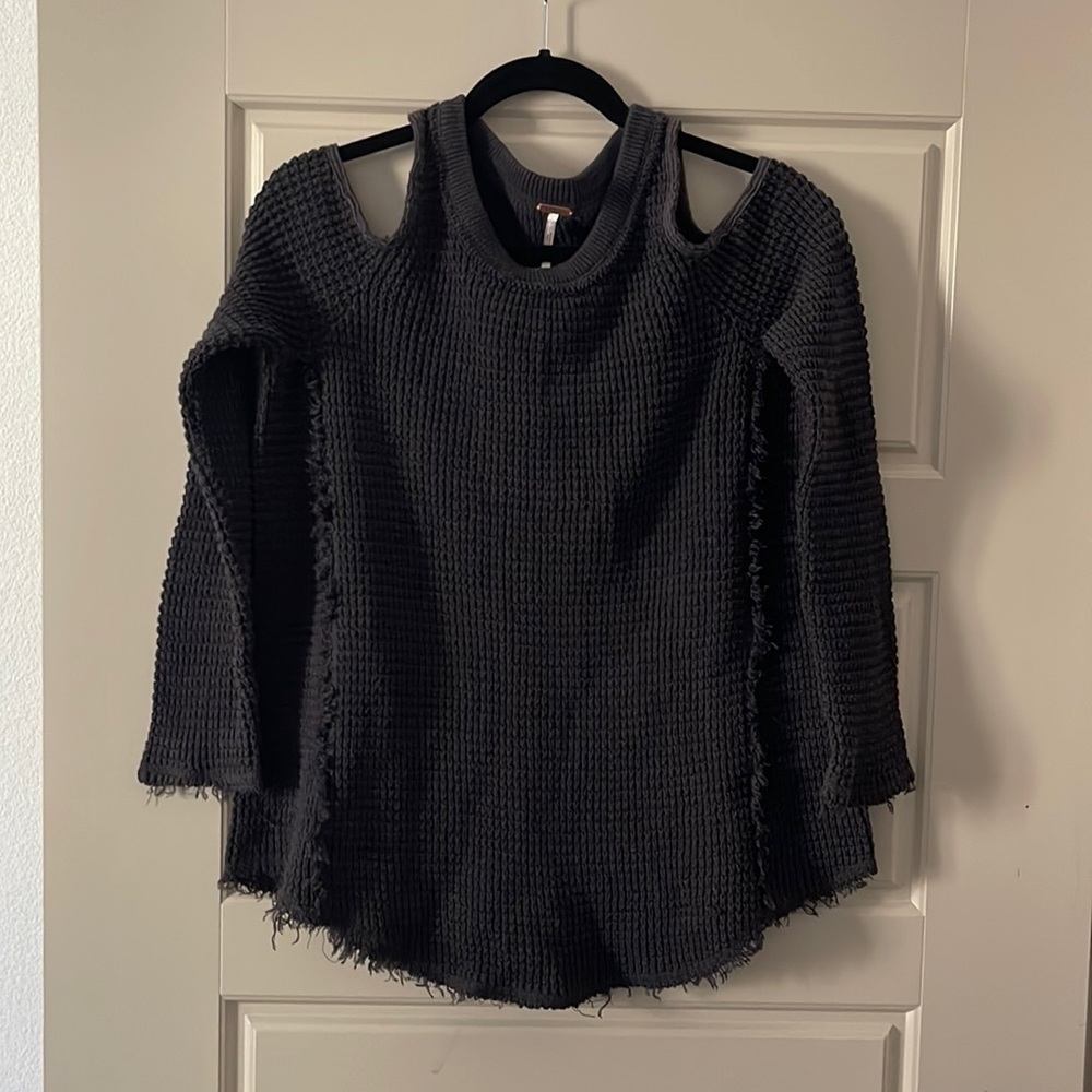 BLACK FREE PEOPLE COLD SHOULDER SWEATER